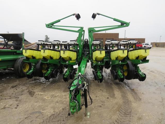 Image of John Deere 1760 equipment image 1