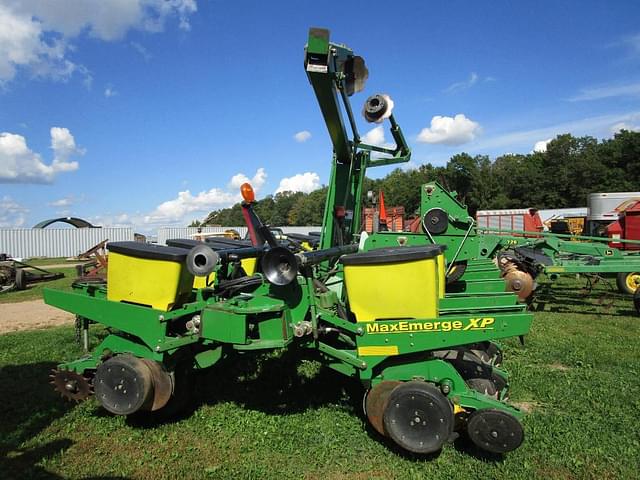 Image of John Deere 1760 equipment image 1