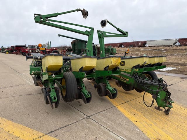 Image of John Deere 1760 equipment image 1
