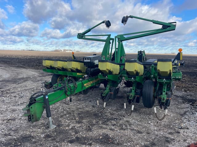 Image of John Deere 1760 equipment image 1