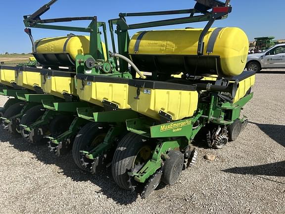 Image of John Deere 1760 equipment image 3
