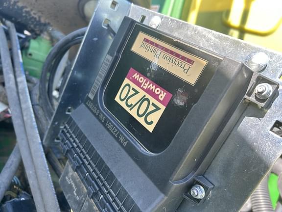 Image of John Deere 1760 equipment image 1
