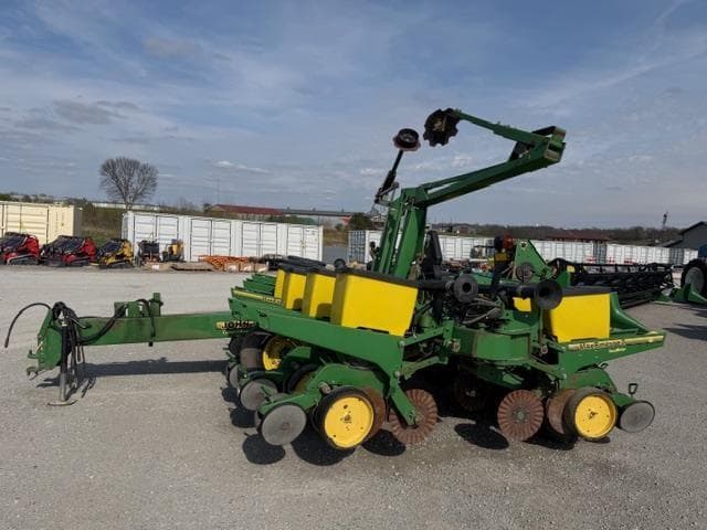 Image of John Deere 1760 equipment image 1