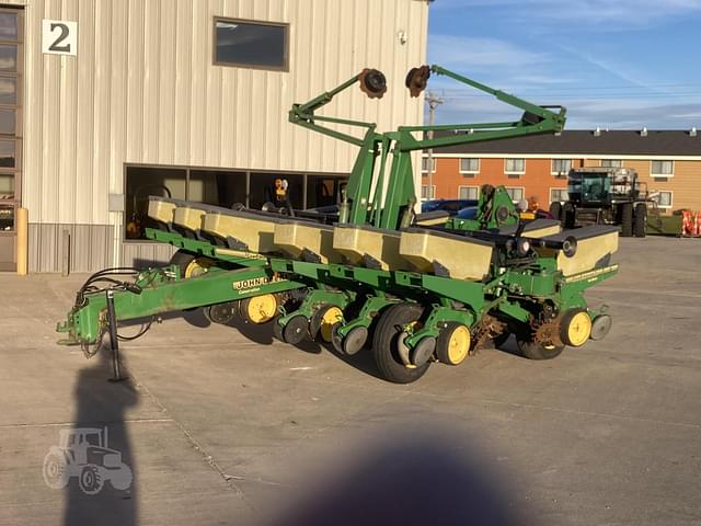 Image of John Deere 1760 equipment image 1