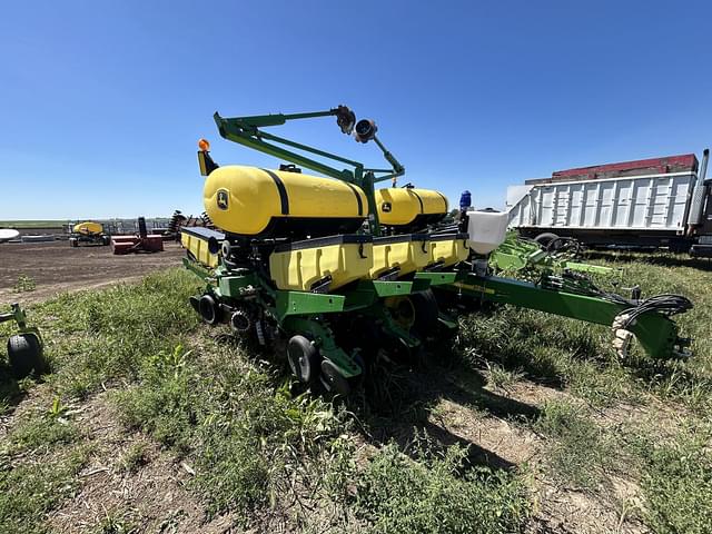 Image of John Deere 1760 equipment image 1