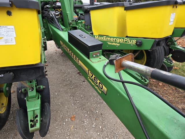 Image of John Deere 1760 equipment image 1