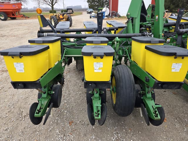 Image of John Deere 1760 equipment image 3