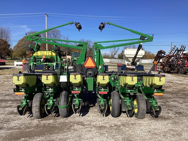 Image of John Deere 1760 equipment image 2