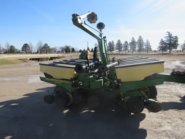 Image of John Deere 1760 equipment image 1