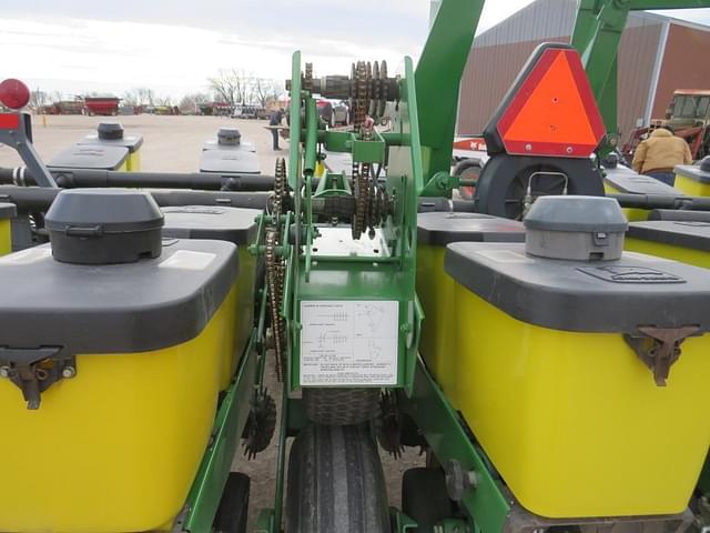 Image of John Deere 1760 equipment image 3