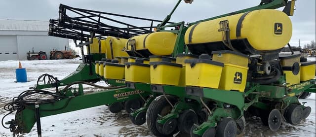 Image of John Deere 1760 equipment image 1