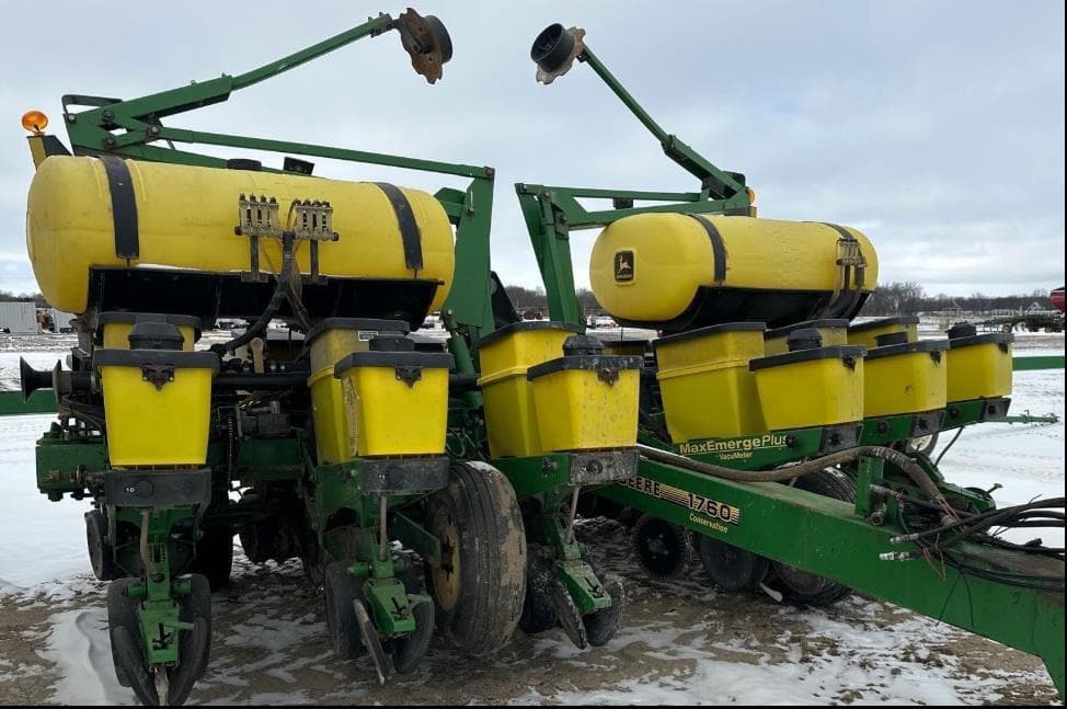Image of John Deere 1760 Primary image