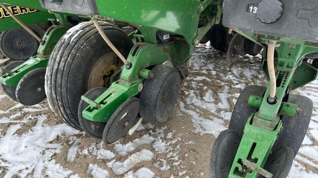 Image of John Deere 1760 equipment image 2