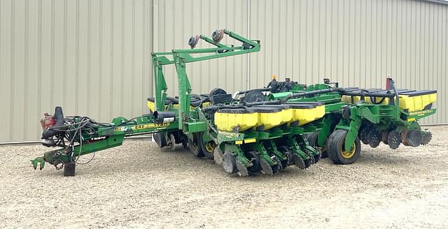 Image of John Deere 1760 equipment image 1