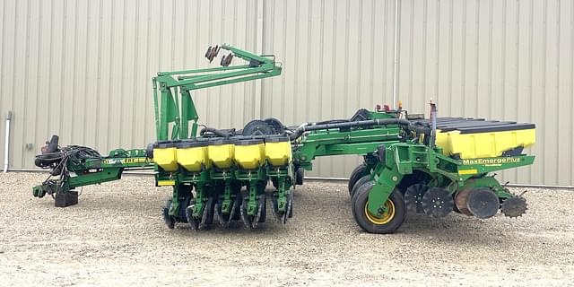 Image of John Deere 1760 equipment image 3