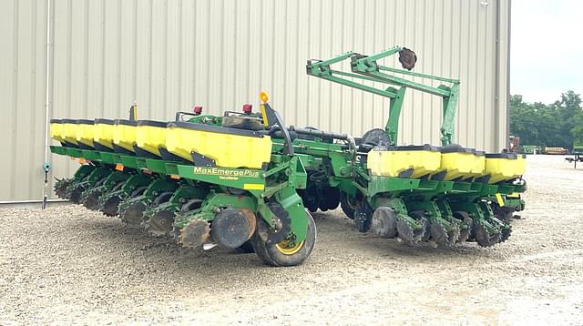 Image of John Deere 1760 equipment image 4