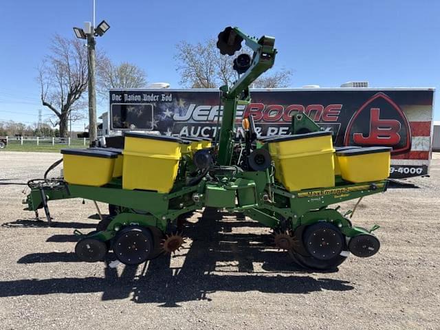 Image of John Deere 1760 equipment image 1