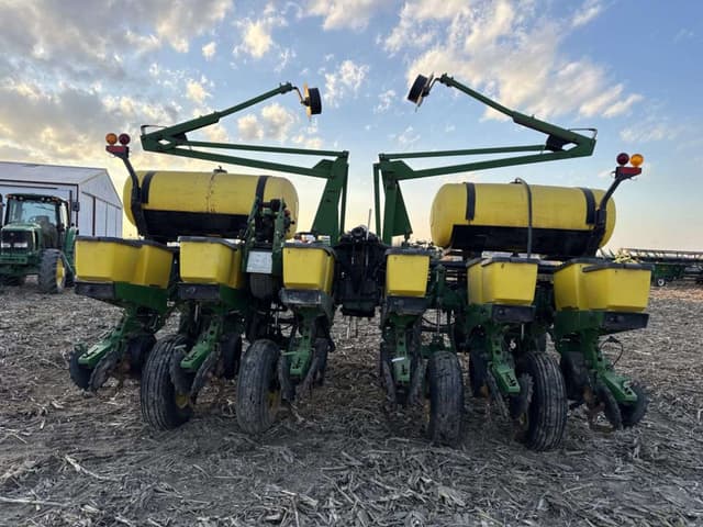 Image of John Deere 1760 equipment image 3