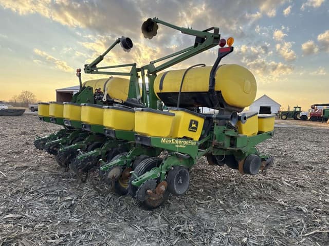 Image of John Deere 1760 equipment image 4