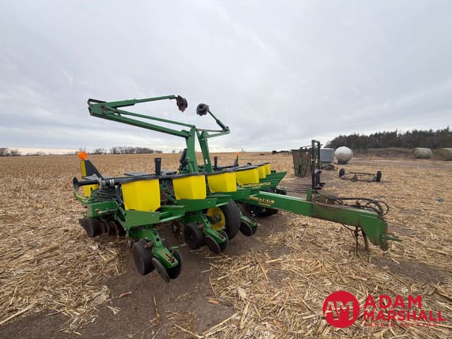 Image of John Deere 1760 equipment image 1