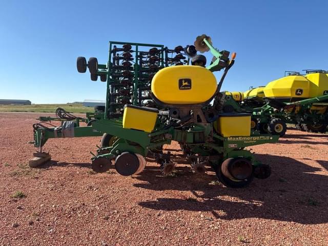 Image of John Deere 1760 equipment image 1
