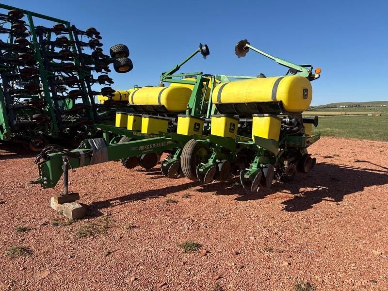 John Deere 1760 Equipment Image0