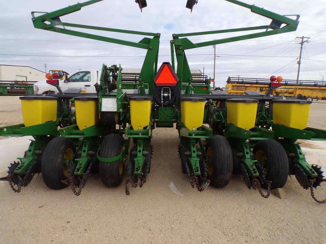 Image of John Deere 1760 Image 0