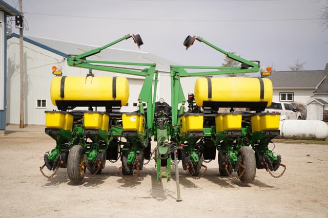 Image of John Deere 1760 equipment image 1