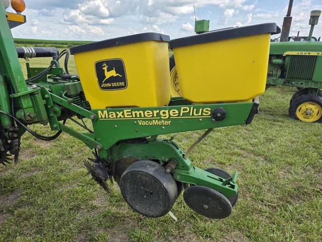 Image of John Deere 1760 equipment image 1