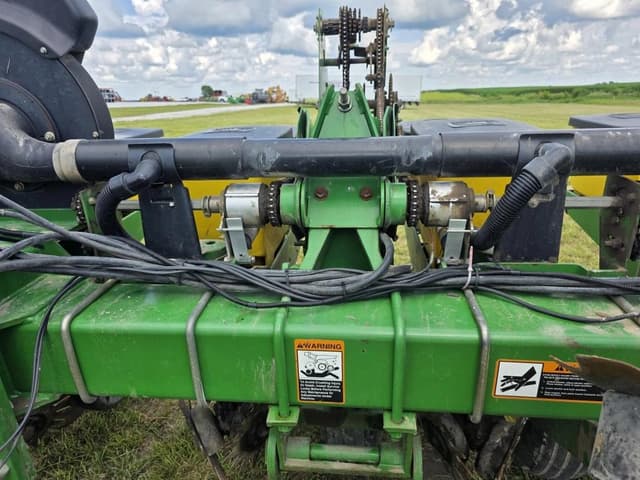 Image of John Deere 1760 equipment image 2