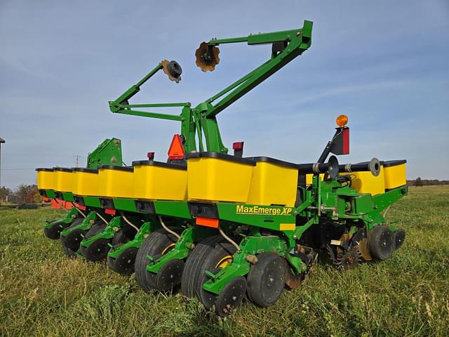 Image of John Deere 1760 equipment image 1