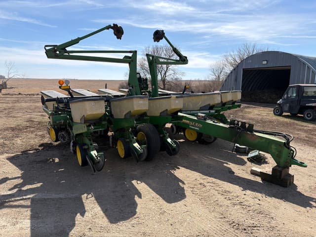 Image of John Deere 1760 equipment image 1