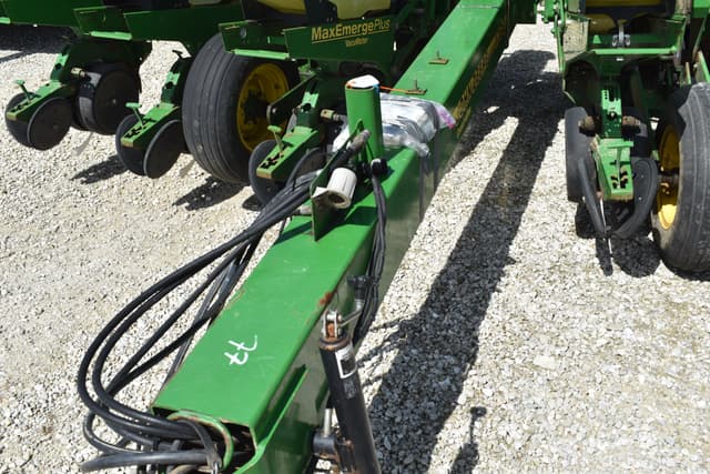 Image of John Deere 1760 equipment image 4