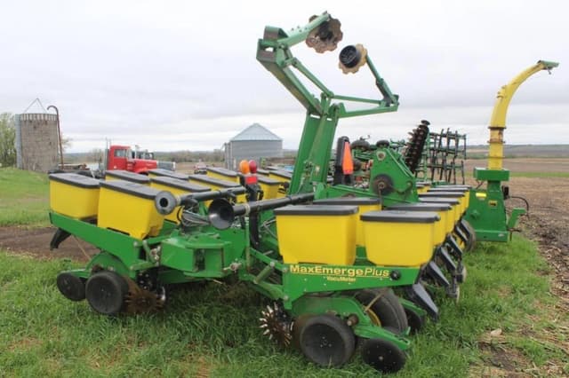 Image of John Deere 1760 equipment image 3