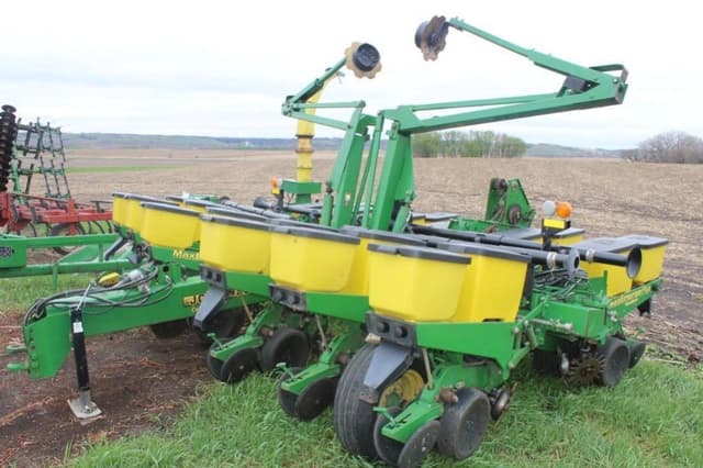 Image of John Deere 1760 equipment image 4