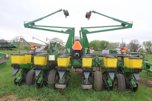 Image of John Deere 1760 equipment image 2