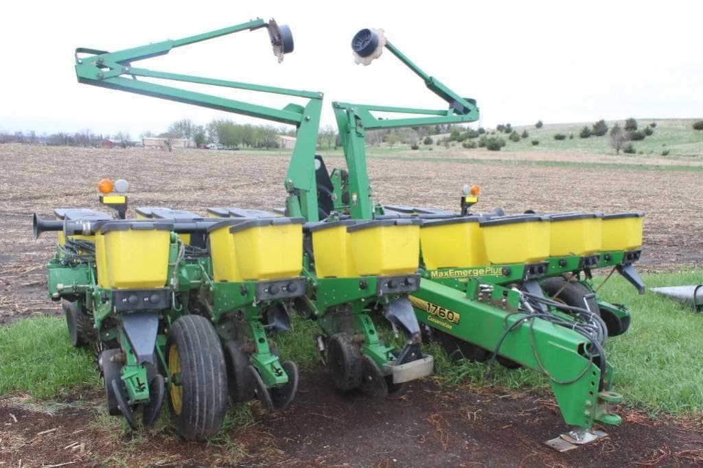 Image of John Deere 1760 Primary image