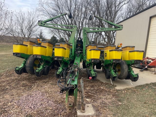 Image of John Deere 1760 equipment image 1