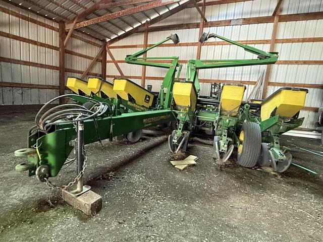 Image of John Deere 1760 equipment image 1