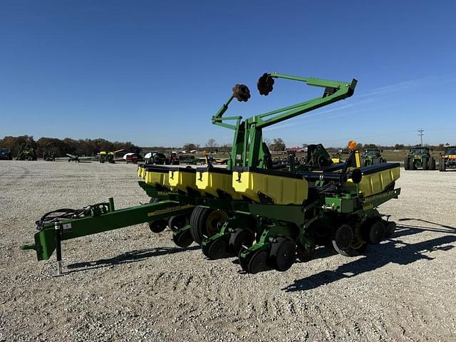 Image of John Deere 1760 equipment image 1