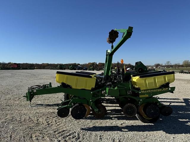 Image of John Deere 1760 equipment image 2