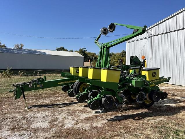 Image of John Deere 1760 equipment image 1