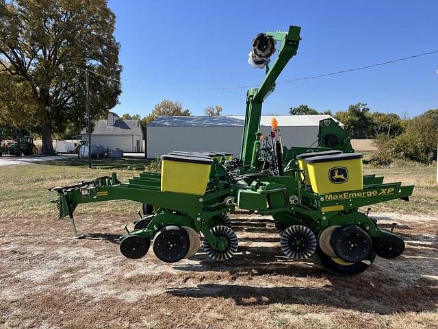 Image of John Deere 1760 equipment image 2