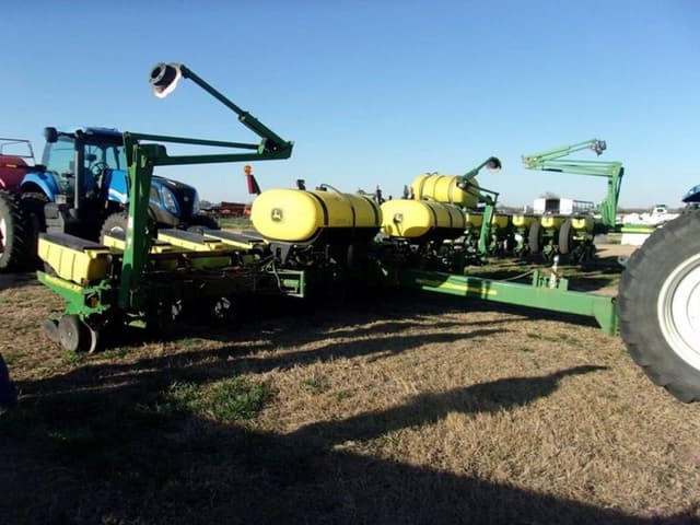 Image of John Deere 1760 equipment image 2