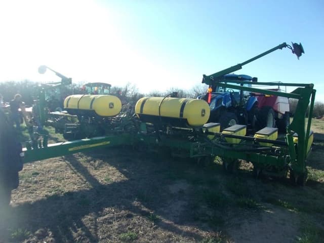Image of John Deere 1760 equipment image 3