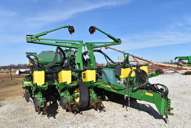 Image of John Deere 1760 equipment image 4