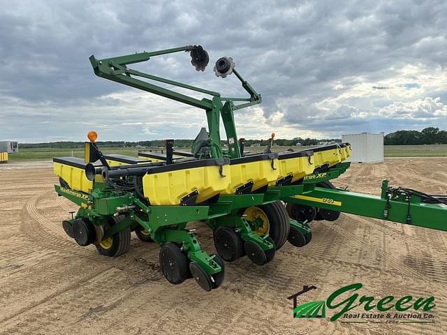 Image of John Deere 1760 equipment image 1