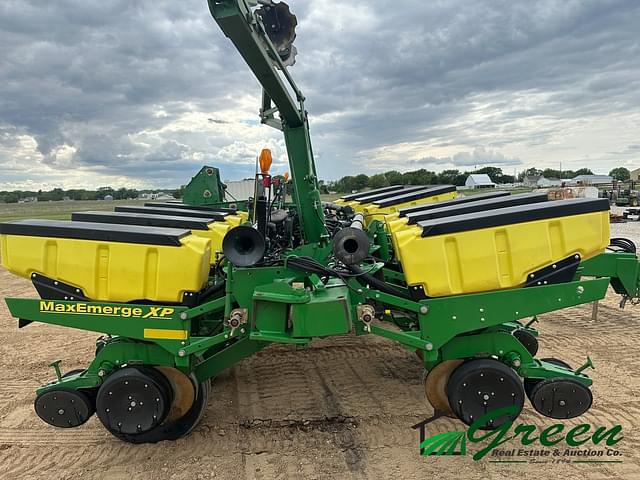 Image of John Deere 1760 equipment image 4