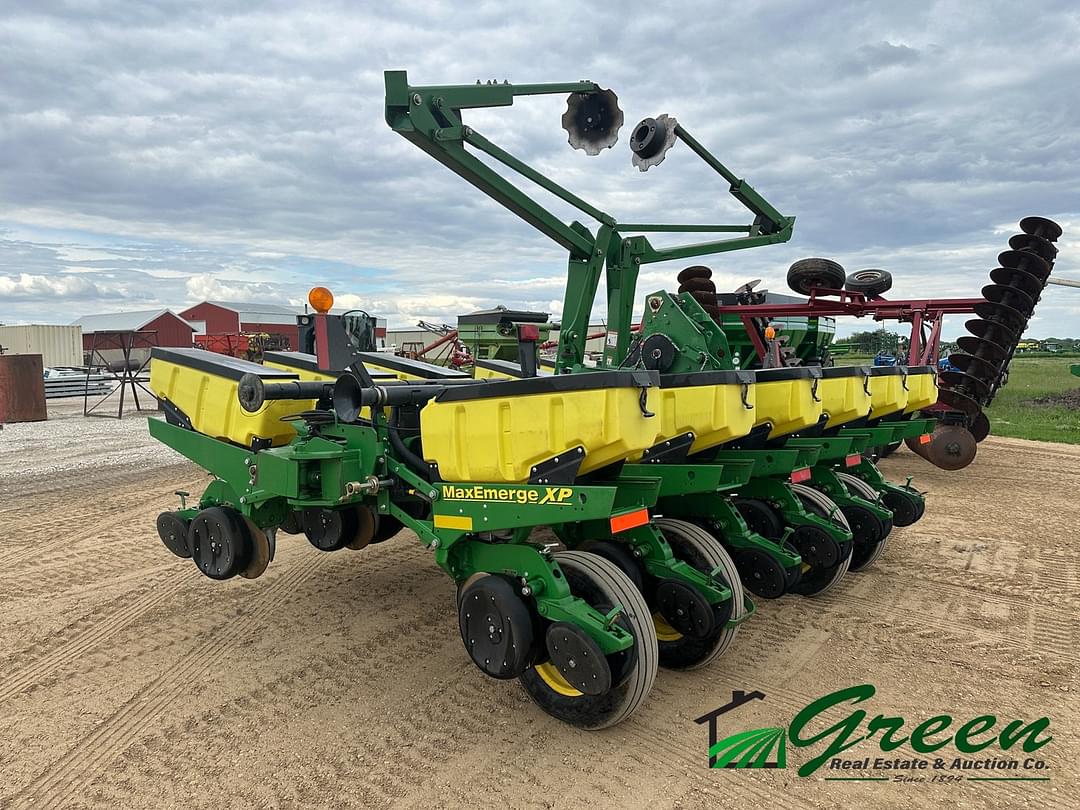 Image of John Deere 1760 Primary image