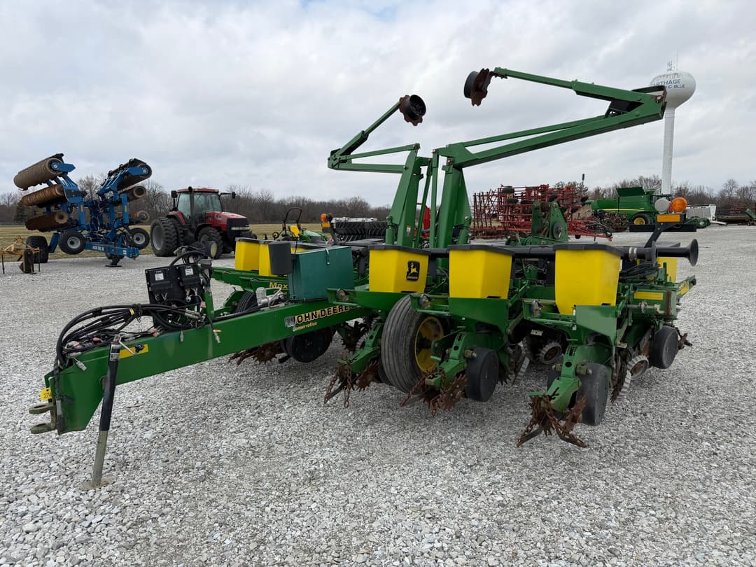 Image of John Deere 1760 Primary image